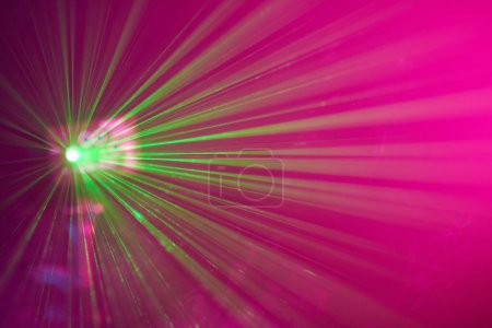 Téléchargez les photos : Des néons verts et rose vif dans une boîte de nuit - en image libre de droit