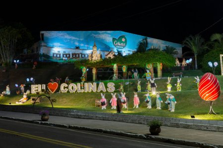 Foto de Colinas Rio Grande do Sul Brasil, 02 de abril. 2023: Pequeña ciudad en el valle de Taquari decorada para Pascua. - Imagen libre de derechos