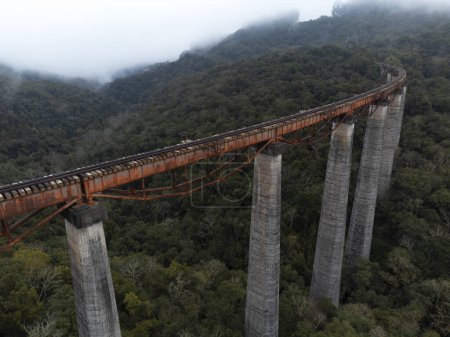Foto de Viaducto de Mula Negra, Ferrocarril del Trigo en Rio Grande do Sul en la región del Valle de Taquari. - Imagen libre de derechos