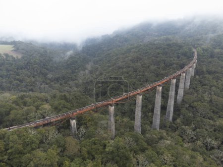 Foto de Viaducto de Mula Negra, Ferrocarril del Trigo en Rio Grande do Sul en la región del Valle de Taquari. - Imagen libre de derechos