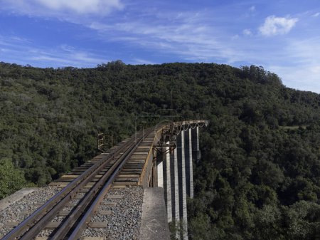 Foto de Viaducto de Pesseguinho, Ferrocarril del Trigo en el Valle de Taquari en Rio Grande do Sul. - Imagen libre de derechos