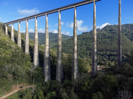 Foto de Ferrocarril del trigo, viaducto 13 en el municipio de Vespasiano Correa en el Valle de Taquari. - Imagen libre de derechos