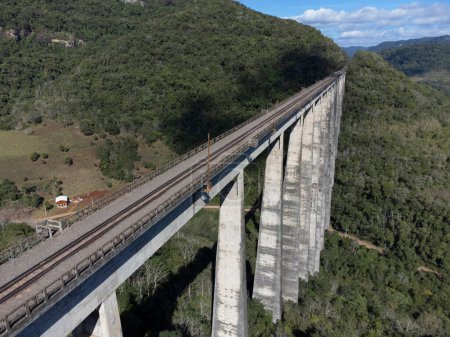 Foto de Ferrocarril del trigo, viaducto 13 en el municipio de Vespasiano Correa en el Valle de Taquari. - Imagen libre de derechos