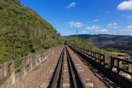 Foto de Ferrocarril del Trigo. Ferrocarril en el sur de Brasil en el valle de Taquari en Río Grande do Sul. - Imagen libre de derechos