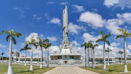 Téléchargez les photos : Luanda Angola - 03 24 2023 : Vue panoramique extérieure au Mémorial en l'honneur du Docteur Antonio Agostinho Neto, premier président de l'Angola et libérateur du peuple angolais - en image libre de droit