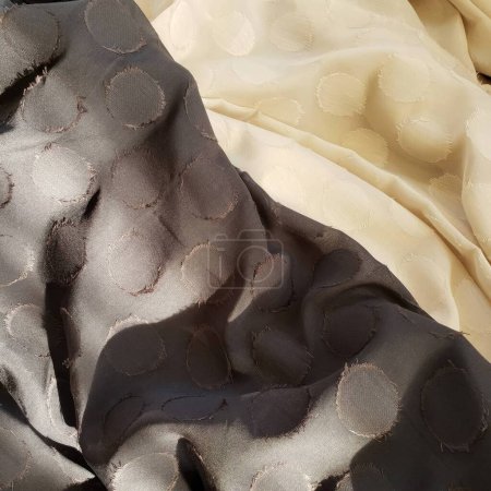 Téléchargez les photos : Texture, fond, motif. Tissu en soie marron avec paillettes noires - en image libre de droit