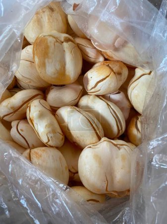 Palme toddy fraîchement pelée dans un sac en plastique pratique, disponible dans les supermarchés.