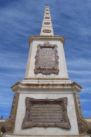 Téléchargez les photos : Obélisque monument à Torrijos sur la Plaza de la Merced, Malaga, Espagne - en image libre de droit