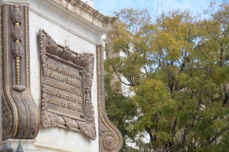 Téléchargez les photos : Plaque commémorative sur l'obélisque au général Torrijos, Place Merced, Malaga - en image libre de droit