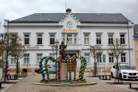 Téléchargez les photos : Elsterberg, Allemagne - 13 avril 2023 : Hôtel de ville d'Elsterberg, une ville du district de Vogtlandkreis en Saxe, Allemagne de l'Est - en image libre de droit