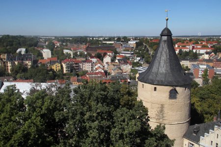 Téléchargez les photos : Vue de Wohnturm Flasche, ou Tour de bouteille du château d'Altenburg, avec paysage urbain d'Altenburg, Allemagne - en image libre de droit