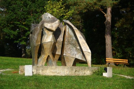 Foto de Bayreuth, Alemania - 13 de octubre de 2023: "Dream", o Der Traum, una monumental escultura de bronce de Setsuzo Matsusaka, dedicada a Richard Wagner. Situado en un parque al oeste de la sala del festival. - Imagen libre de derechos