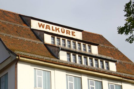 Foto de Bayreuth, Alemania - 13 de octubre de 2023: Walkuere fábrica de porcelana en el distrito de Green Tree, trabajó en 1899-2019 no muy lejos del Richard Wagner Festival Hall - Imagen libre de derechos