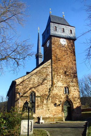 Foto de Wuenschendorf, Alemania - 27 de enero de 2024: Iglesia histórica de San Vito en Wuenschendorf, un pueblo en el distrito de Greiz en el río Elster Blanco. - Imagen libre de derechos