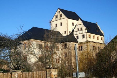 Foto de Wuenschendorf, Alemania - 27 de enero de 2024: Monasterio de Mildenfurth, un histórico monasterio premonstratense en la ciudad de Berga-Wnschendorf en el distrito de Greiz en Turingia - Imagen libre de derechos