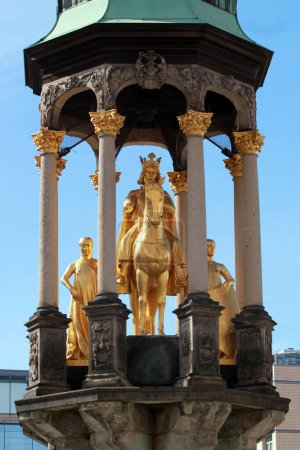 Magdeburg, Allemagne - 14 avril 2024 : Magdeburg Rider, la plus ancienne statue équestre allemande (vers 1240), montrant Otto le Grand sur la place du Vieux Marché de Magdebur