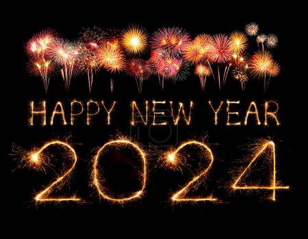 Foto de 2024 feliz año nuevo fuegos artificiales celebración escrito chispeante en la noche - Imagen libre de derechos