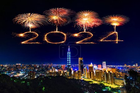 Téléchargez les photos : 2024 heureux nouveau feu d'artifice de l'année célébrant au-dessus du paysage urbain de Taipei la nuit, Taiwan - en image libre de droit