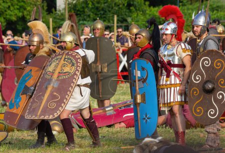 Foto de AQUILEIA, Italia - 22 de junio de 2014 - Detalle de la batalla entre los romanos y los celtas carnicos durante la recreación histórica anual - Imagen libre de derechos