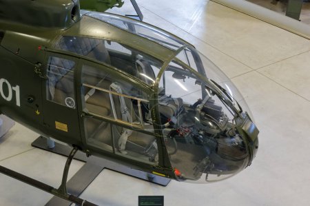 Foto de PIVKA, Eslovenia - 25 de junio de 2023: Primer plano del helicóptero militar histórico Gazelle SA-341, en el Parque Pivka de Historia Militar - Imagen libre de derechos