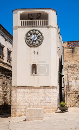 Téléchargez les photos : The Clock Tower in Rutigliano, a town in the province of Bari Puglia. Rebuilt in the early 20th century, it is characterised by the dial with majolica - en image libre de droit
