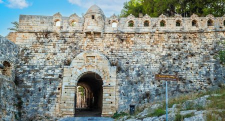 Téléchargez les photos : Entrée de la forteresse vénitienne de Réthymnon, Crète - en image libre de droit