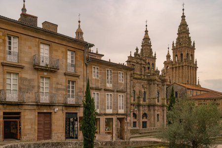 Téléchargez les photos : Vue de la cathédrale de Saint-Jacques-de-Compostelle depuis la place de l'Immaculée, Galice, Espagne - en image libre de droit