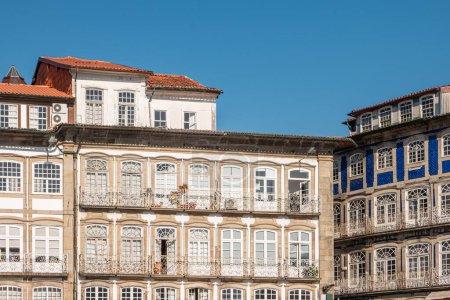 Blick auf den Lago do Toural, architektonische Details in Guimaraes, Portugal