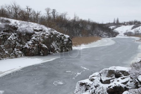 Cañón de Tiasmyn cerca de Kam 'yanka, Óblast de Cherkasy, Ucrania durante el invierno