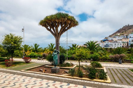 Téléchargez les photos : Beautiful garden in the centre of Arucas, Gran Canaria,  Spain. - en image libre de droit