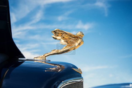 Photo for WESTLAKE, TEXAS - OCTOBER 15, 2022: Golden hood ornament of a 1933 Cadillac V16 Convertible Sedan Phaeton classic car against blue sky. - Royalty Free Image