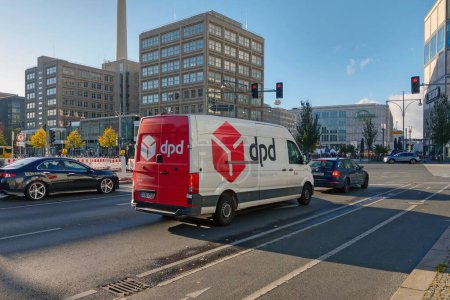 Téléchargez les photos : Berlin, Allemagne, 1 Octobre 2022 : DPD is an international express delivery service - en image libre de droit