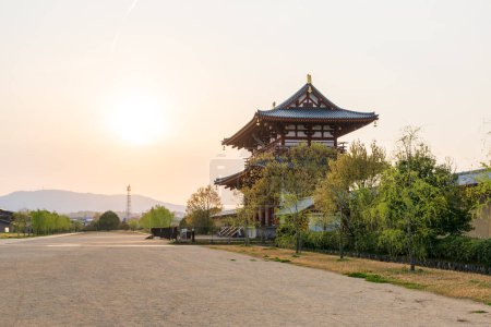Téléchargez les photos : Porte Suzakumon du palais Heijo. Nara, Japon. - en image libre de droit