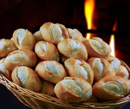 Téléchargez les photos : French bread basket, bakery food - en image libre de droit