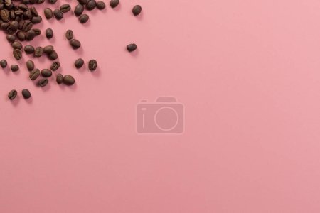 Foto de Granos de café en copyspace esquina - Imagen libre de derechos