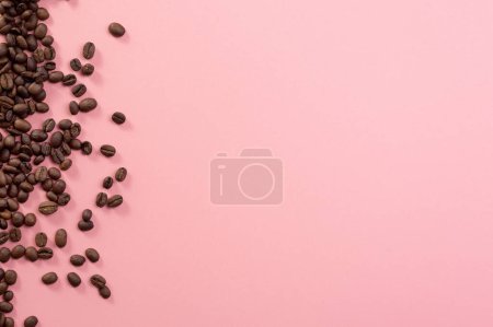Foto de Granos de café en copyspace esquina - Imagen libre de derechos
