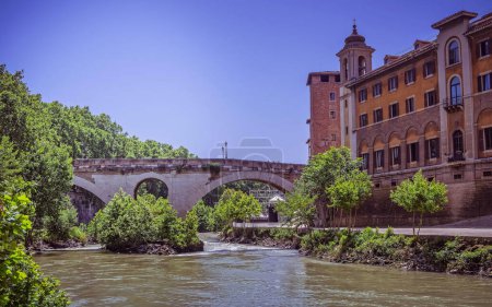 Rom Italien, Blick auf die Tiberinsel, Brücke Fabricio und Caetani Festungsturm