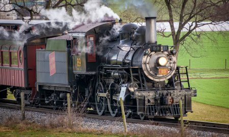 Foto de Ronks, Pennsylvania, December 3, 2022 - A View of a Classic Steam Passenger Train Approaching as it Travels Thru Farmlands and Countryside on an Autumn Day - Imagen libre de derechos
