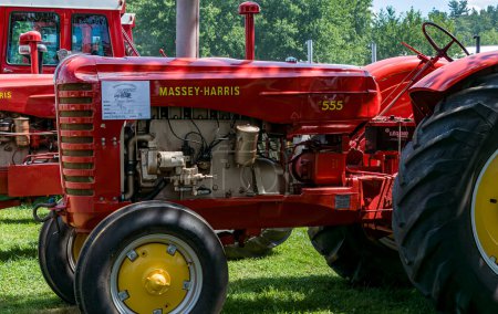 Foto de Kinzers, Pennsylvania, August 18, 2022 - View of Steam and Tractor Event with Antique Tractors of all Types on a Sunny Summer Day - Imagen libre de derechos