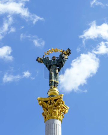 Téléchargez les photos : KYIV, UKRAINE - 24 AOÛT 2023 : Monument de l'indépendance. Jour indépendant de l'Ukraine à Kiev, Ukraine, le 24 août 2023 - en image libre de droit