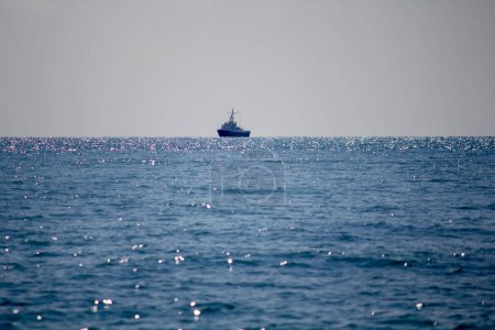 Buques de guerra rusos en el mar