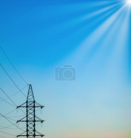 Foto de Torres de línea eléctrica de alta tensión contra el cielo - Imagen libre de derechos