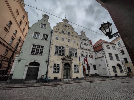 Foto de Arquitectura del casco antiguo de Riga, Letonia. Casa de tres hermanos. - Imagen libre de derechos