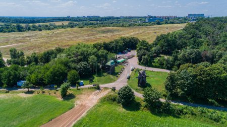 Téléchargez les photos : Drone aerial view field in sunny day, summer nature landscape, green trees forest - en image libre de droit