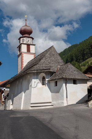 Téléchargez les photos : Crucifix en bois Val Venosta, Tyrol du Sud Italie - en image libre de droit