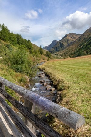 Téléchargez les photos : Val Venosta torrents, Tyrol du Sud Italie - en image libre de droit