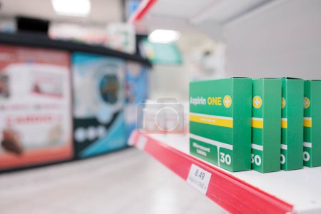 Foto de Empty pharmacy store filled with boxes of pharmaceutical products and drugs to help sick clients with disease. Drugstore shelves with packages of medication and bottles pills, medicine service - Imagen libre de derechos