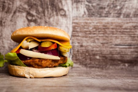 Téléchargez les photos : Home made burgers on wooden plate. Fast food. Unhealthy snack - en image libre de droit