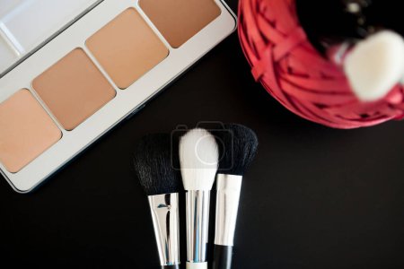 Téléchargez les photos : Make up and cosmetics products on black background. Professional Cosmetics - en image libre de droit
