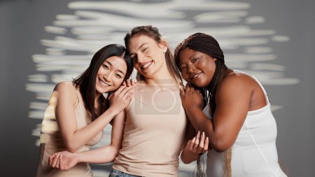 Téléchargez les photos : Group of diverse ladies in body positivity campaign, curvy and skinny women promoting confidence and self acceptance. Beauty models with different skintones and body shapes in studio. - en image libre de droit